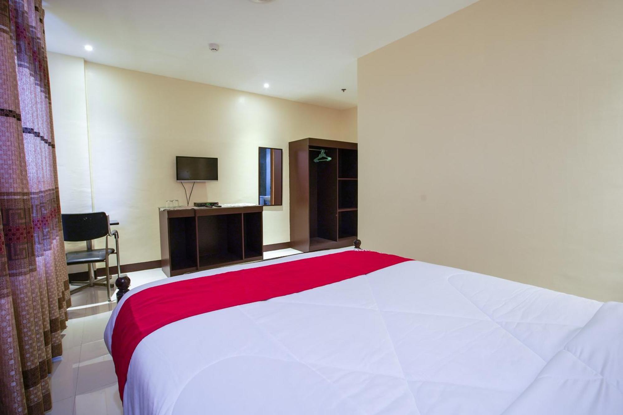 Oyo 236 Hotel Edmundo Pototan Zewnętrze zdjęcie
