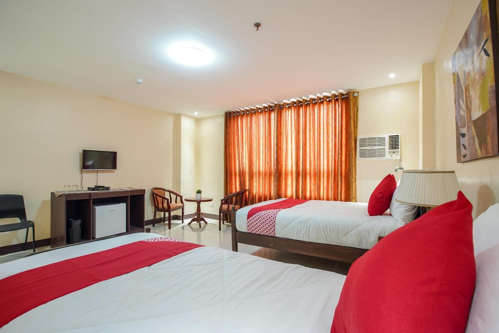 Oyo 236 Hotel Edmundo Pototan Zewnętrze zdjęcie