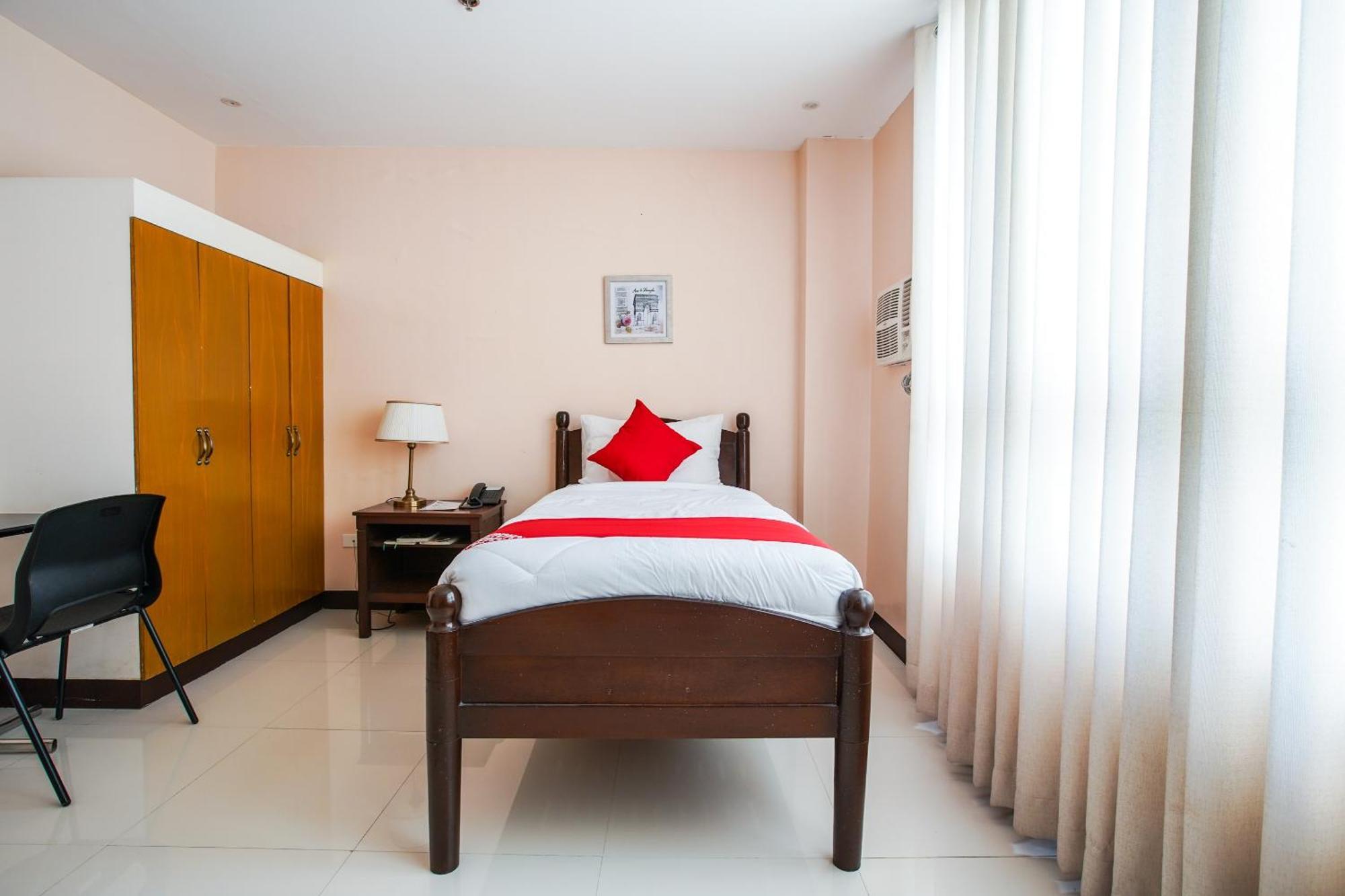 Oyo 236 Hotel Edmundo Pototan Zewnętrze zdjęcie
